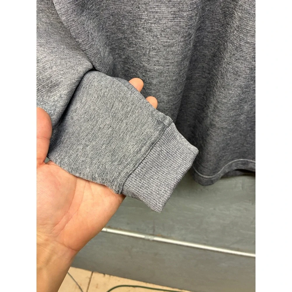 Under Armour no visible
